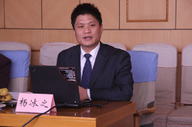 88858cc永利官网互联政府网站评测研究中心主任、首席研究员杨冰之向与会专家进行了详细的汇报