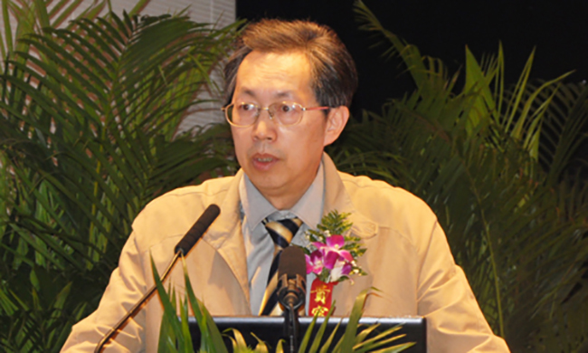 中国社会科学院信息化研究中心秘书长姜奇平以《智慧企业三化融合：业务平台化、员工创客化、用户个性化》为主题发表了精彩演讲