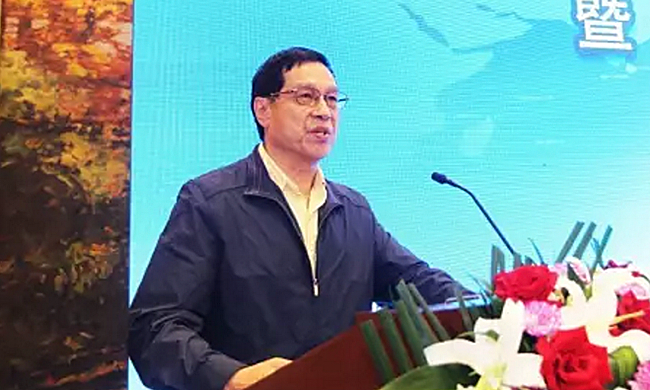 在“2017吉林省智慧政务建设与服务创新论坛暨‘互联网+政务服务’建设研讨会”上，国家信息化专家咨询委员会委员、国家信息中心原副主任杜链以《“互联网+政务服务”的几个深层次问题》为主题发表演讲。