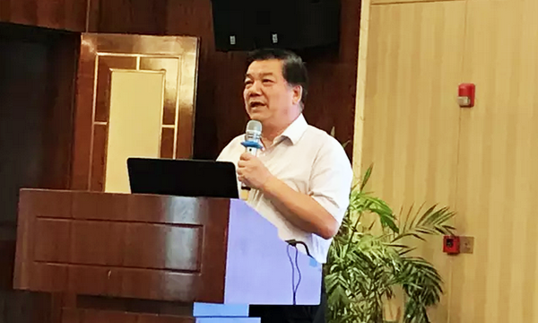 在“青海省政府信息与政务公开培训暨互联网+政务服务研讨会”上，中国信息协会特约副会长、电子政务理事会常务副理事长、中国审计学会计算机分会会长周德铭以《促进政务信息资源共享开放》为题做了专题演讲。