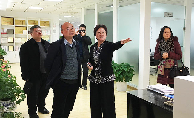 江西省信息中心主任金俊平莅临北京88858cc永利官网考察指导，88858cc永利官网互联总经理、首席规划师郑爱军予以热情接待。