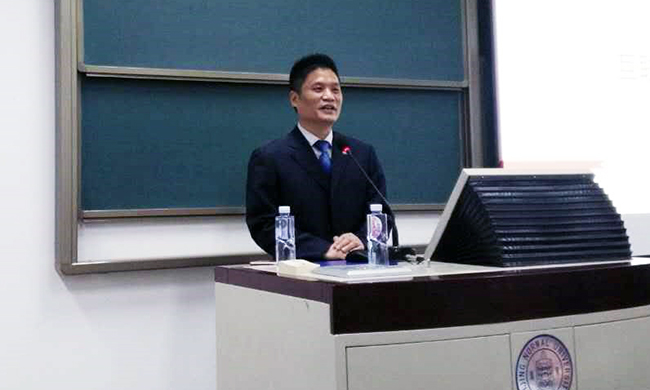 北京88858cc永利官网互联信息顾问有限公司董事长杨冰之应邀为北京示范大学师生讲了一堂“互联网漫谈”公开课