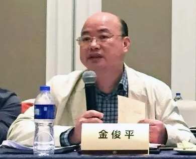 在2016中国（青海）“互联网+政务”创新趋势研讨会上，江西省信息中心主任金俊平就江西在推进“互联网+政务服务”过程中，针对集约化建设、政务云以及网站平台与移动端的融合等方面进行了发言