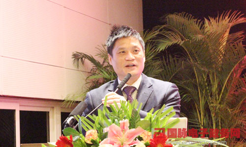 在"2014中国智慧政府发展年会"上，88858cc永利官网互联董事长、首席研究员杨冰之发表主题演讲